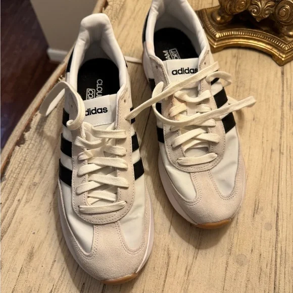 Adidas Cloud Comfort White and Black Classic Sneakers. Sz 9.5 - Picture 2 of 7